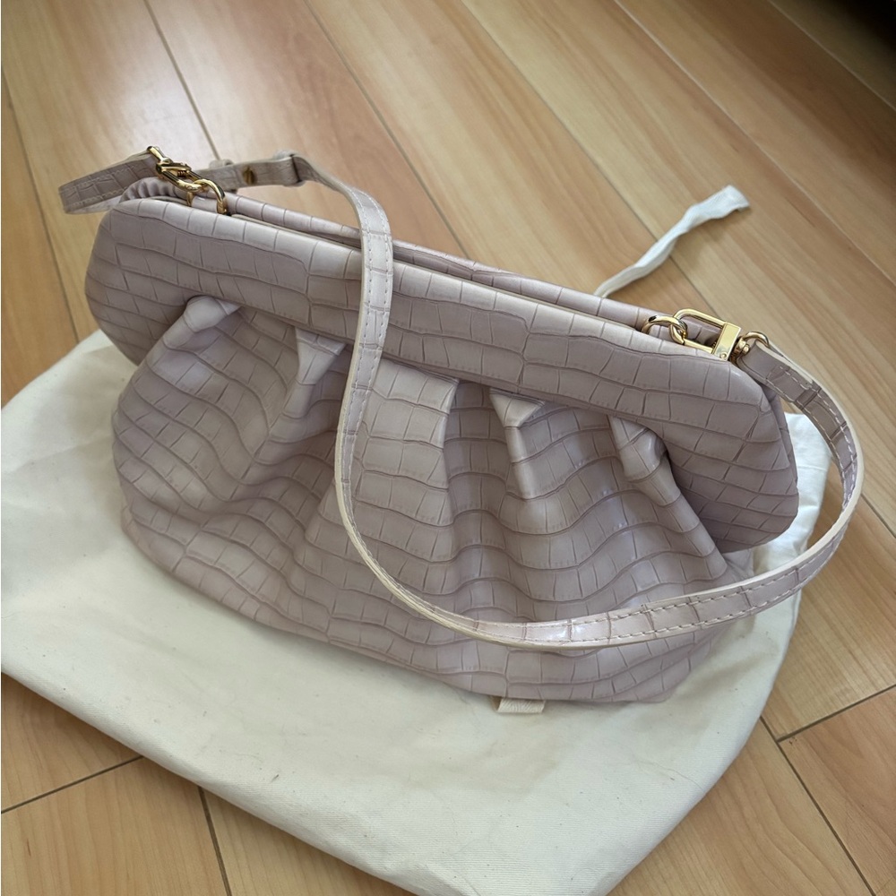 Themoire Tia Large Clutch Bag in Pale Pink